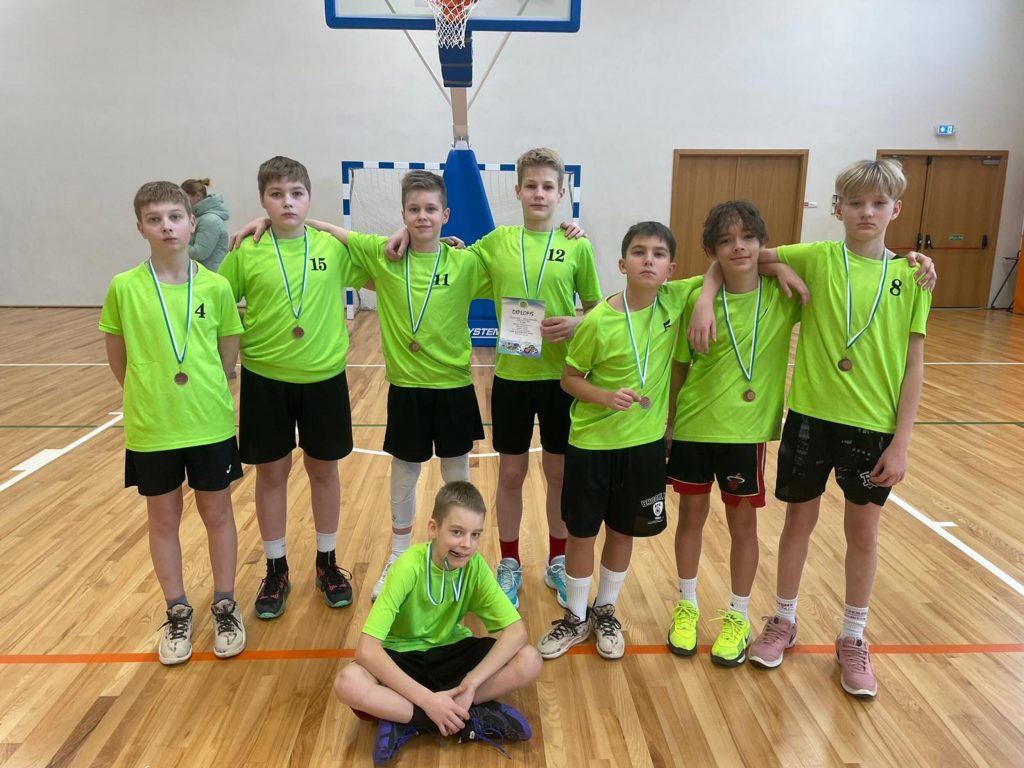 Rēzeknes sākumskolas zēnu komanda basketbola sacensībās